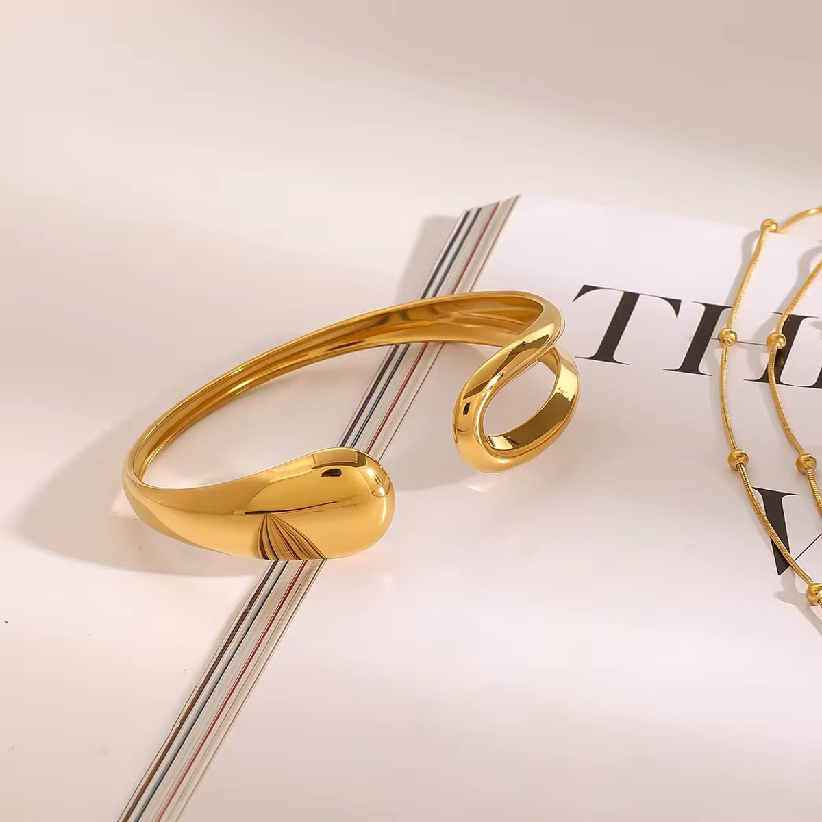 Ele Gold Cuff l Bracelet