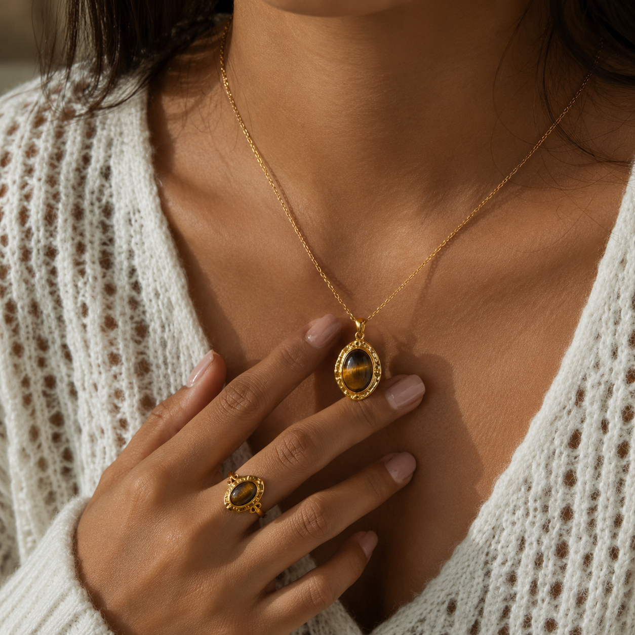 Sola Guardian Pendant